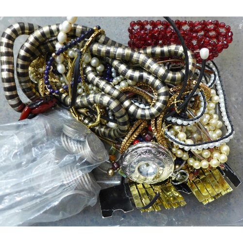 715 - Costume jewellery and coins