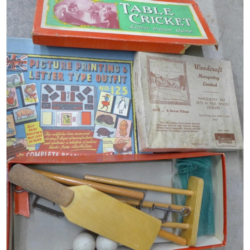 729 - Vintage games, etc., and tea cards