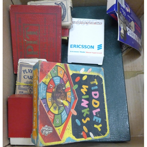 729 - Vintage games, etc., and tea cards