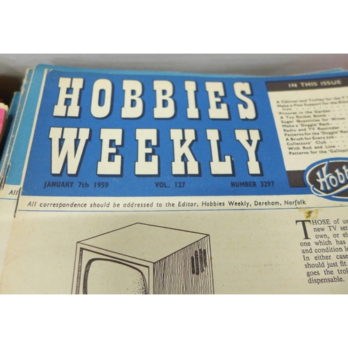 730 - 280 Hobbies Weekly magazines, 1950's and 1960's, some with loose plans