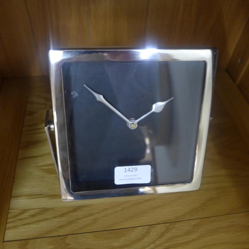 1452 - A retro console clock (CCRT15)   #