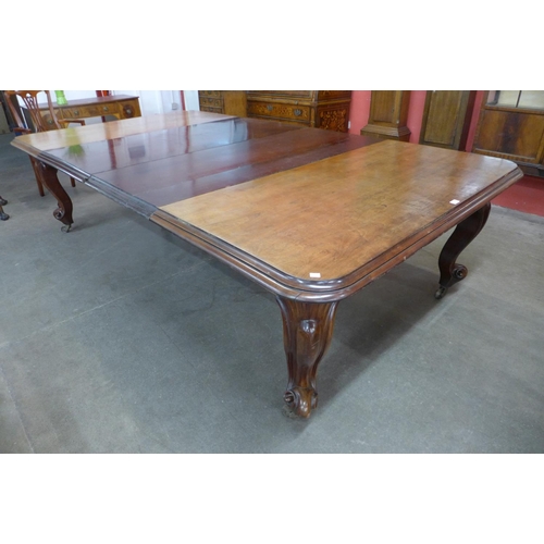 109 - An early Victorian mahogany extending dining table, with three leaves, height 74cm, length extended ... 