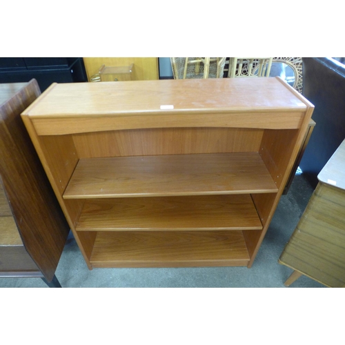 122 - A teak open bookcase