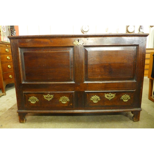 96 - A George III oak mule chest