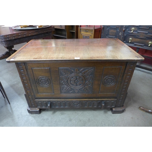 98 - An Ipswich oak mule chest