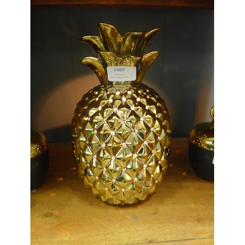 1517 - A metallic gold pierced ceramic pineapple table lamp (30-63317)   #