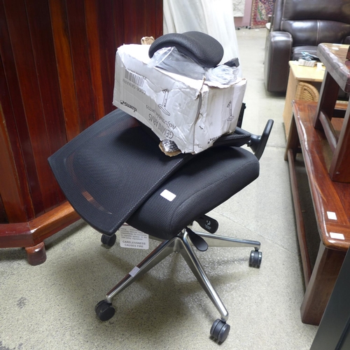 1852 - A black Dams Gemini mesh task chair, RRP £162.41 + VAT (169277)   *This lot is subject to VAT. Missi... 