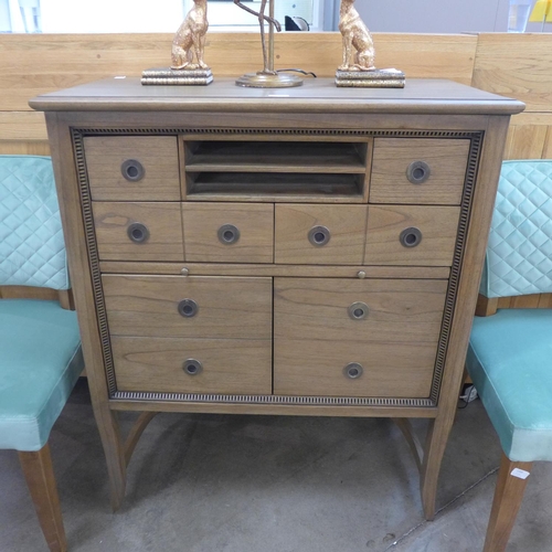 1314 - A Gibson highboard