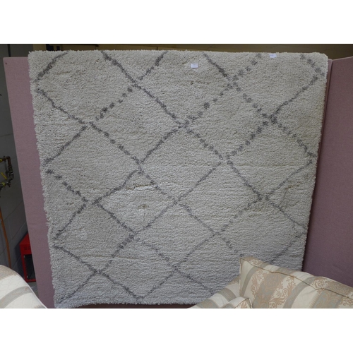 1737 - An oatmeal and grey rug