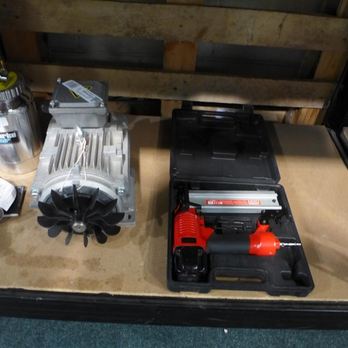 3091 - Three Clarke spray guns, two air gun accessories and a 5.5HP motor - scrap (MM3260) *This lot is sub... 