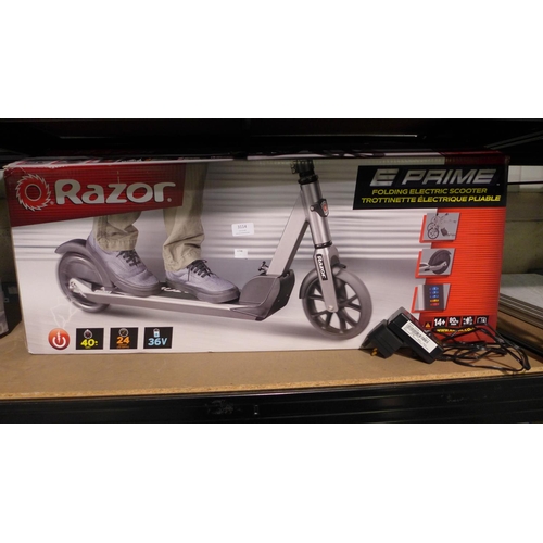 3114 - A Razor Adult E-Scooter with box & charging lead, Rrp £249.99 + Vat     (190-86)   *  This Lot Is Su... 