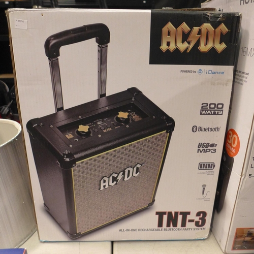 3159 - An Ac/Dc Tnt3 Bluetooth Speaker (200w/with mic)    (190-45)   *  This Lot Is Subject To Vat