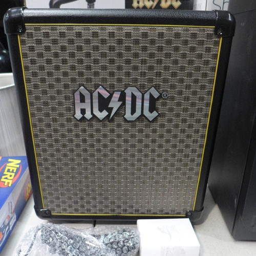 3159 - An Ac/Dc Tnt3 Bluetooth Speaker (200w/with mic)    (190-45)   *  This Lot Is Subject To Vat