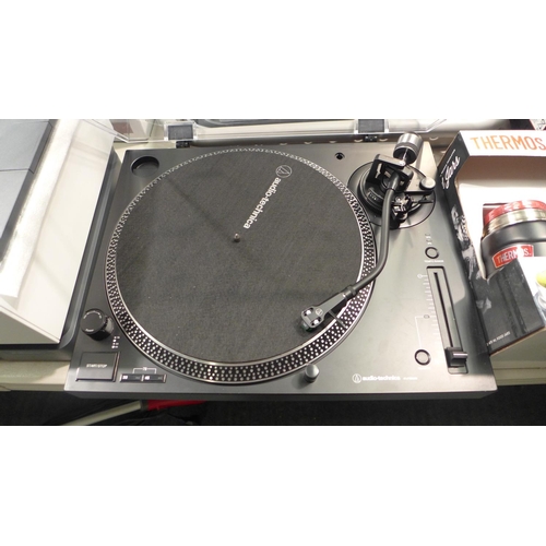 3282 - An Audio-Technica Turntable, Rrp £169.99 + Vat    (190-118)   *  This Lot Is Subject To Vat