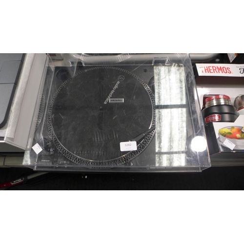 3282 - An Audio-Technica Turntable, Rrp £169.99 + Vat    (190-118)   *  This Lot Is Subject To Vat