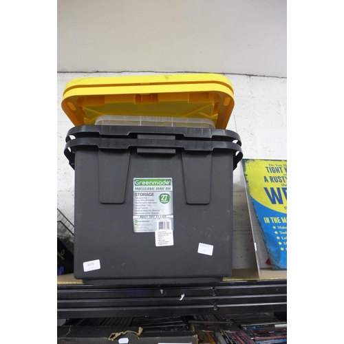 2075 - 4 Plastic storage boxes (2 with lids)