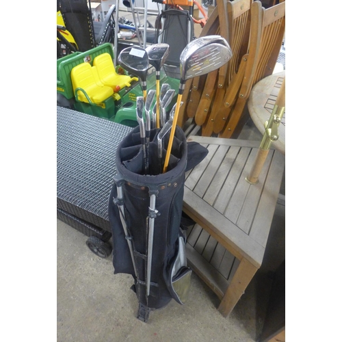 2376 - Wilson golf bag containing Dunlop Tour Medallist clubs