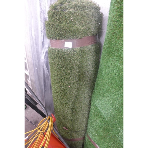 2390a - Roll of artificial grass - approx. 1.3 x 6m - 7.8 sq mtrs