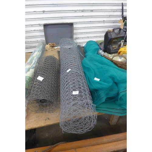 2407 - Roll of garden netting & 3 part rolls of mesh/chicken wire