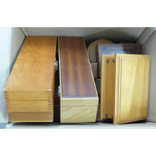 1086 - A box of wooden boxes **PLEASE NOTE THIS LOT IS NOT ELIGIBLE FOR POSTING AND PACKING**