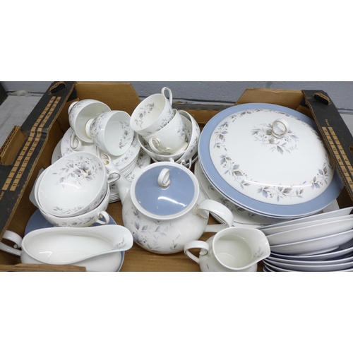 1089 - A Ridgway Raywood part dinner service **PLEASE NOTE THIS LOT IS NOT ELIGIBLE FOR POSTING AND PACKING... 