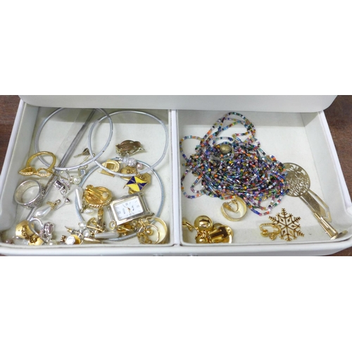 692 - A jewellery box containing fashion and costume jewellery