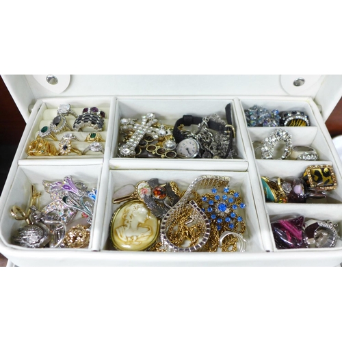 692 - A jewellery box containing fashion and costume jewellery