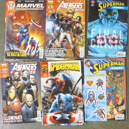 712 - A collection of Marvel and DC comics