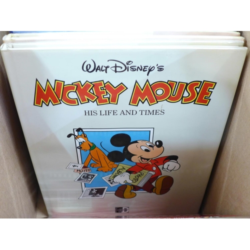 762 - A box of comic reference books