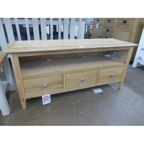 1646 - A Bergen oak large TV cabinet (NT-LTV)   * This lot is subject to VAT