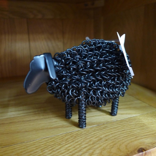 1457 - A black metal wiggle lamb (WGSHCN04)   #