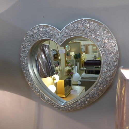 1477 - A silver finish heart mirror (MR067S36)   #