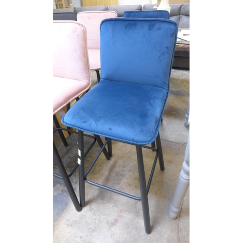 1605 - A pair of blue upholstered Drummond bar stools