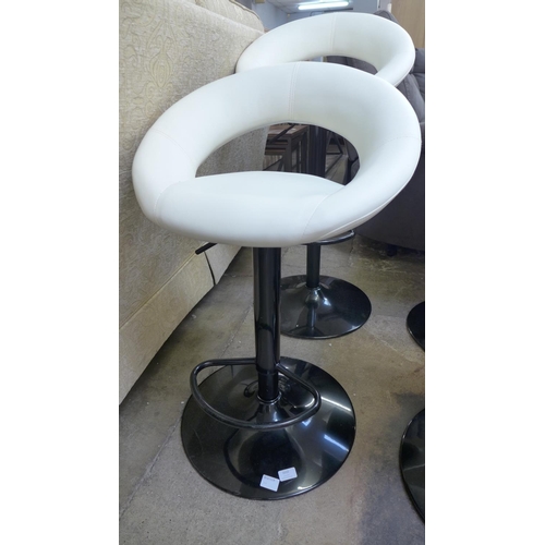 1610 - A pair of Ellis bar stools