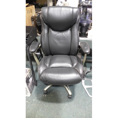 3306 - A Black Leather Executive Chair, Rrp £149.99 + Vat      (192-278)  * This Lot Is Subject To Vat