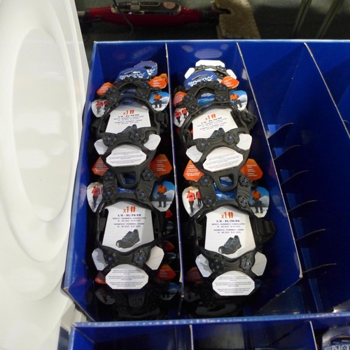 3313 - Twenty Packs Of Snowtrax Footwear (L-XL)                 (191-266)               *This lot attracts ... 