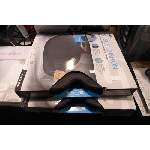 3332 - 2 X Winplus Gel Seat Cushions   (192-69, 70)  * This Lot Is Subject To Vat