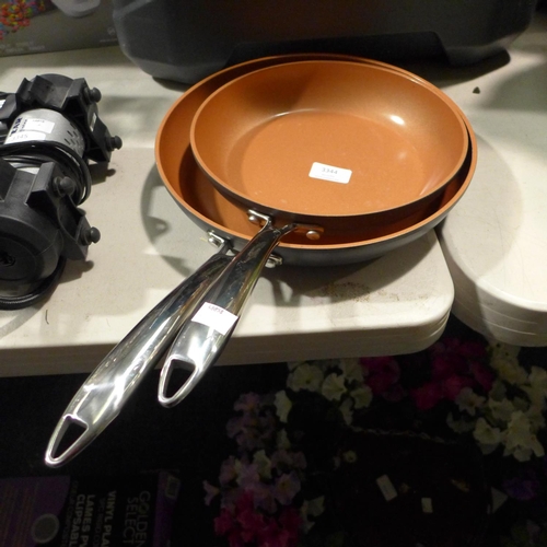 3344 - A Pack Of Two Gotham Pro Pans  (192-192)  * This Lot Is Subject To Vat