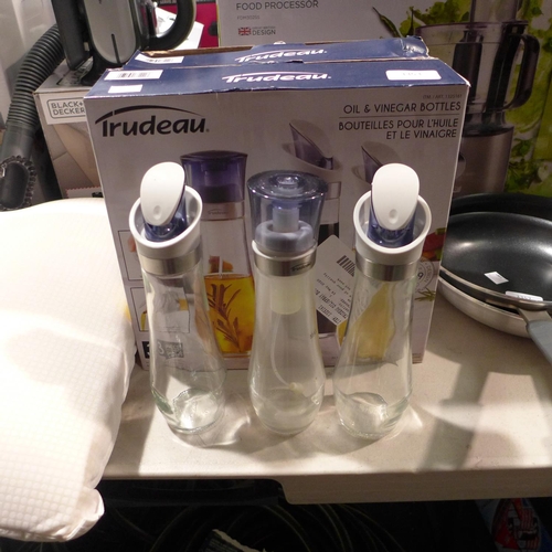 3353 - 2 X Set Of 3 Trudeau Oil/Spray Bottles   (192-196, 197)  * This Lot Is Subject To Vat