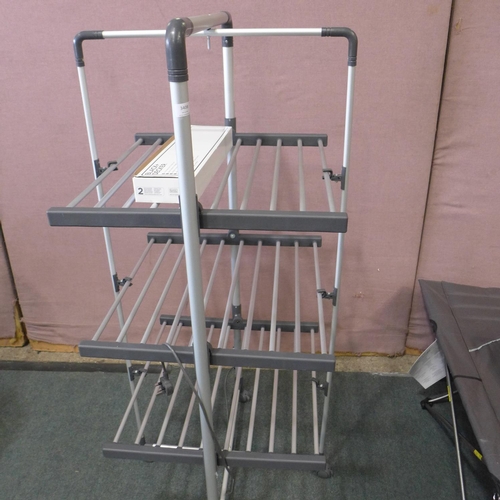 3408 - A Black & Decker Heated Tower Airer   (192-101)  * This Lot Is Subject To Vat