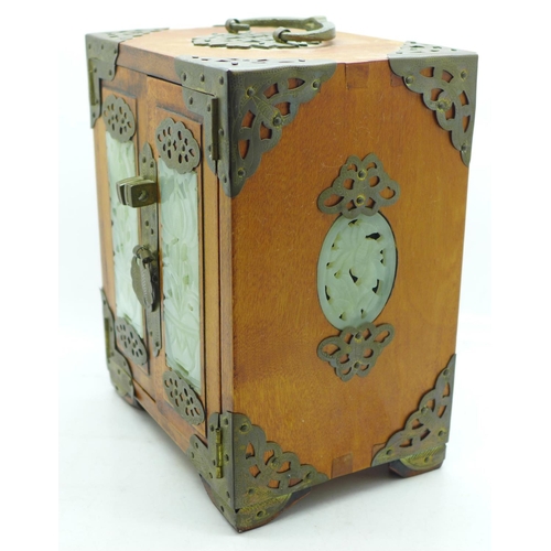 611 - An oriental jewellery box