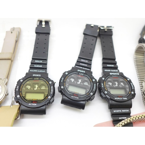 652 - Lady's and gentleman's wristwatches