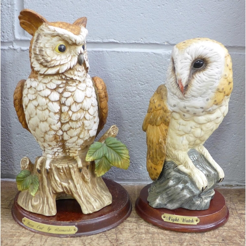 818 - Two Leonardo figures of owls on wooden plinths
