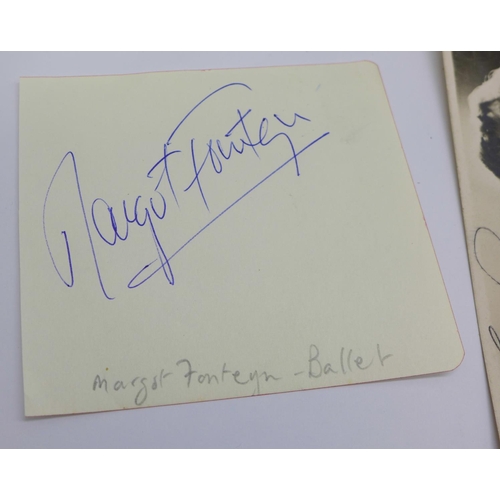 840 - A Dane Clark autographed Picturegoer photograph postcard