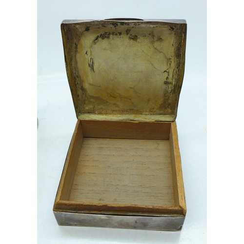 846 - A silver cigarette box and one other cigarette box, a/f