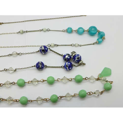 865 - Five vintage necklaces