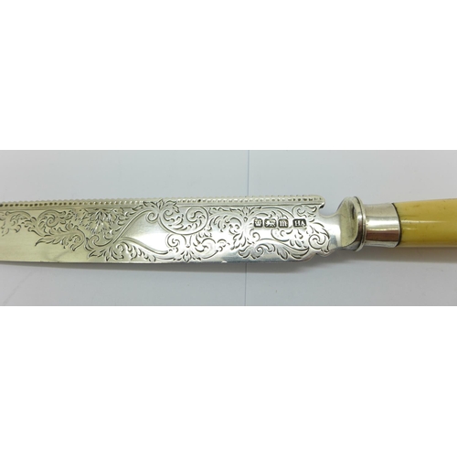 873 - A silver cake knife, Atkin Brothers, Sheffield 1904