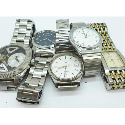 902 - Five gentleman's wristwatches including Fossil automatic