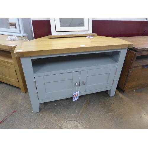 1545 - A Suffolk grey painted oak corner TV unit (TT-CTV-G)   * This lot is subject to VAT