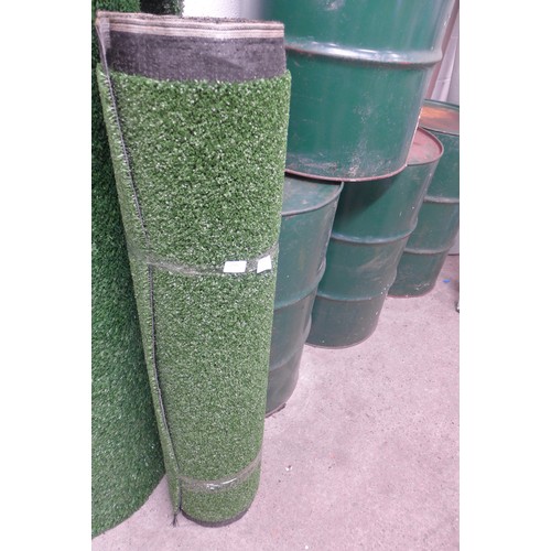 2474 - Roll of artificial grass - size approx. 4m x 5m - 20 sq mtrs